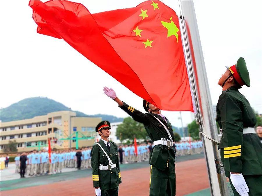 东北小伙唱歌都有东北口音，猜歌名绞尽脑汁，笑翻全场